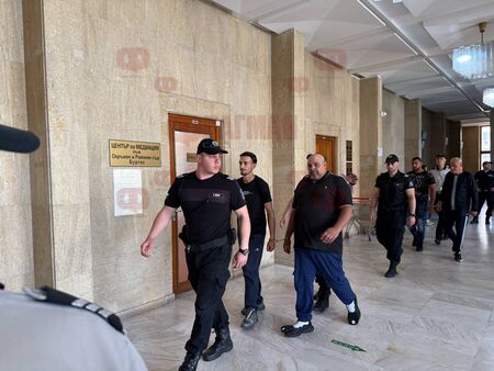 Шестима от задържаните при спецакция „Астия“ в Бургас остават в ареста