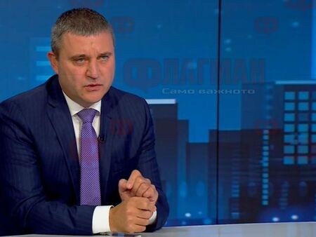 Горанов се присмя на българите, повярвали, че Земята е плоска и заговори за поскъпване, но не заради еврото