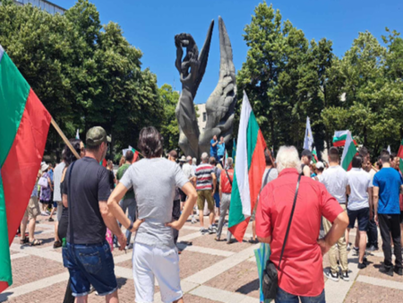 Съпругата на Пламен Бобоков блесна в галерията на Ники Младжов (СНИМКИ)