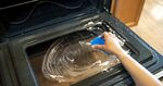 Цял живот ще съм благодарна на съседката Мария, която ми показа как да си почистя мазната фурна без препарати