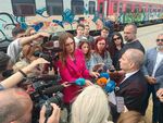 Преди дни министър Гроздан Караджов се похвали, че влакът до морето вече е по-бърз и удобен - за 5 часа и 33 минути