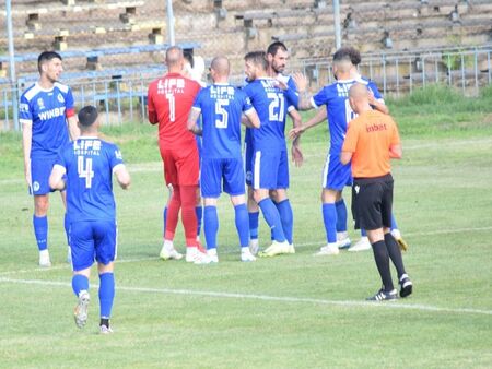 "Черноморец" ще домакинства извън Бургас