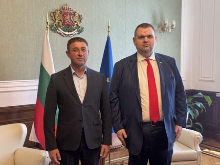 Падна най-твърдата и голяма крепост на Доган в Бургаско, кметът на Руен я вкара цялата в "Ново начало"
