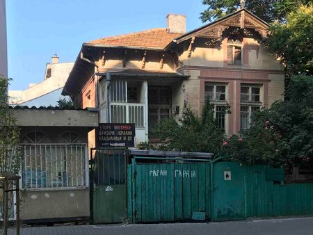 Агресивно куче нападна млада жена в жк „Възраждане”