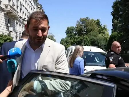 Извънредно: Полиция изведе зам.-кмета на Промяната от Столична община