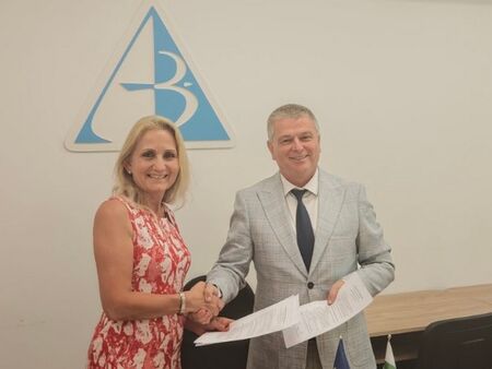 Бургаският държавен университет за пореден път повишава заплатите на своите служители