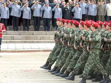 Вижте къде в Бургас да изкарате курс за оръжие или да постреляте за удоволствие