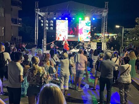 Под звездите, до морето, в ритъма на Джазче