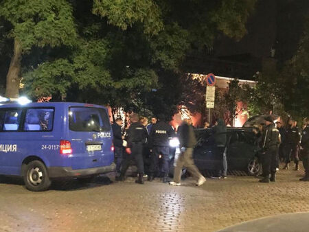 Швейцарски пенсионер вдигна нощен екшън край Несебър, извади пистолети на млада двойка