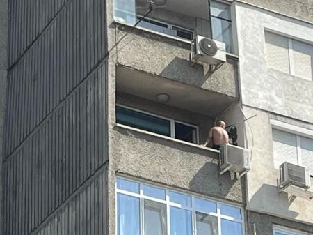 Мъж заплашва да скочи от блок в Стара Загора