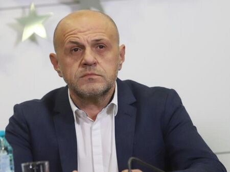 Томислав Дончев: Има риск да се спънем политически за еврозоната