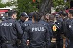 Турската полиция арестува 120 служители на кметството в Измир