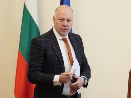 Внимавайте! Премиерът Желязков нареди солени глоби за това нарушение на път