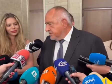Борисов бесен в НС: Размаза журналистка на "Капитал" заради пристрастни въпроси за ПП (ВИДЕО)