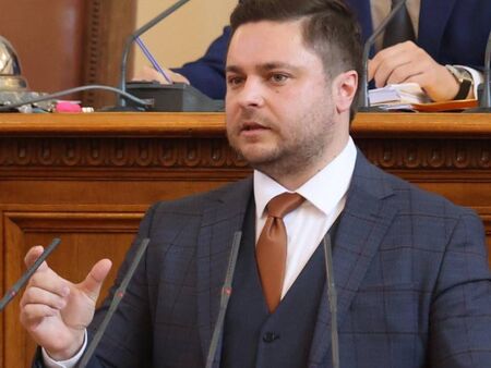 Трети депутат напусна ДПС-Доган с кърваво заявление, не искал да е роб