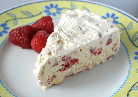 Това е най-леката и вкусна сладоледена торта, вкъщи я обожаваме и я правим всеки ден