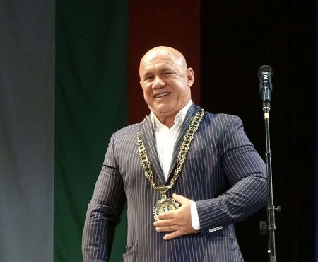 Кметът на Тополовград Божин Божинов заминава на доброволческа мисия в Африка
