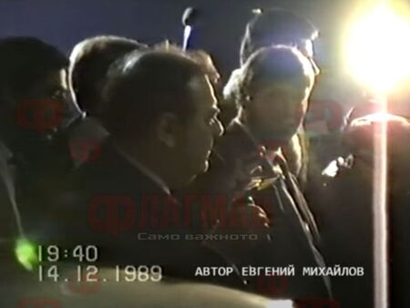 Отиде ли си комунизмът? Петър Младенов подаде оставка преди 35 години, след като каза „танковете да дойдат“