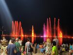 Плаващият фонтан „Окъпан в светлина“ в Поморие отново грейва, насладете се на водното шоу (ОБНОВЕН ГРАФИК)