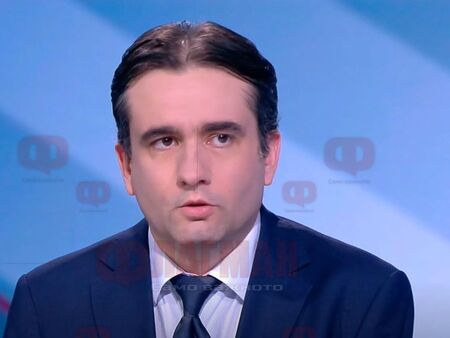 Божанов: Борисов разбра, че войната с Пеевски е страшна, техните служби удрят нашите хора