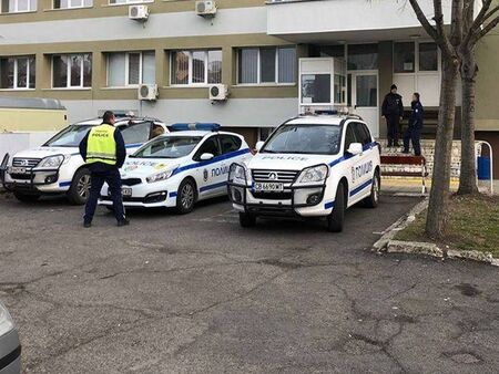Разсеяна баба се размина на косъм от голяма беля в Поморие