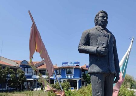Старческият дом на Миладиноски в Поморие – от майбаха и вип лимузината до крайната мизерия