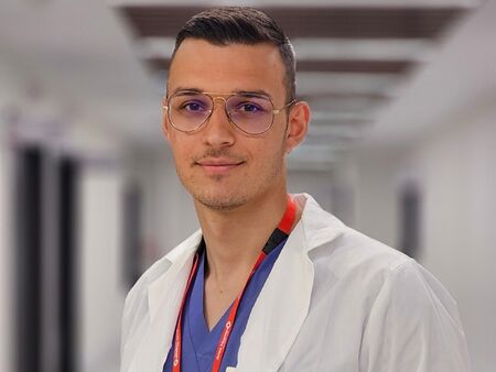 Ортопедията отблизо: Един специализант за смисъла да се учиш чрез действие