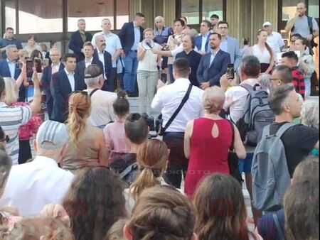 Стотици варненци на протест срещу ареста на кмета
