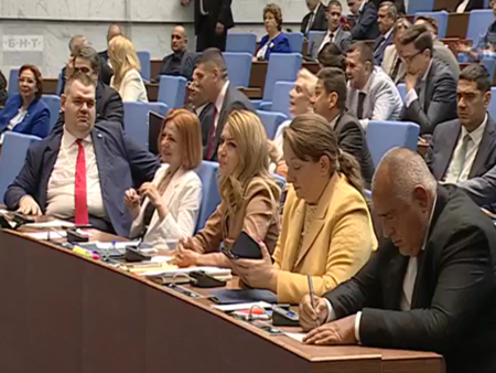 Пореден вот на недоверие, напрежението в парламента се покачва (НА ЖИВО)