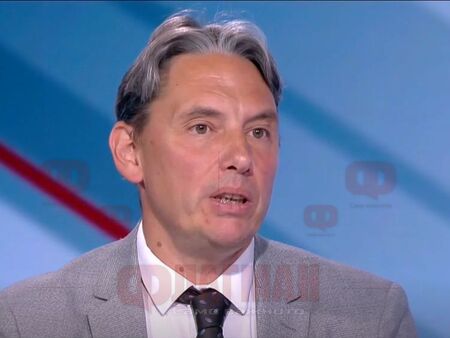 Качи ли се ПП на руското влакче? Пандов намеси Пепи Еврото в сценария за нов тоталитарен режим