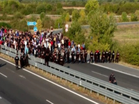 Протест блокира "Тракия"