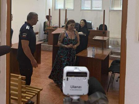 Жана Бергендорф шокиращо в съда: Обидих полицаите! Помияри, да ви е.а, злобни кучета!