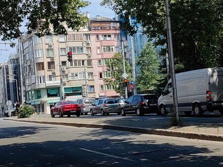 Не си помисляйте да минавате на червено, ще останете без книжка