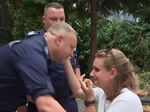 Полицаи спасиха 2-годишно, погълнало хапчетата на баща си