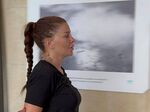 Фолкпевицата Дебора използва детето си, за да се отърве от журналисти в съда