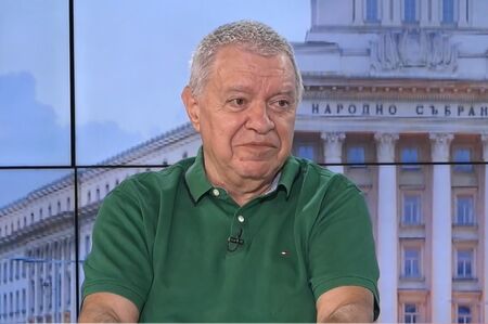Дори, ако правителството се издъни по някакви причини, не е нужно да има избори, каза Михаил Константинов