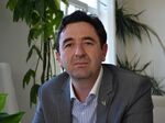 Луд с брадва нахлу в кабинета на този кмет и го заплаши с убийство