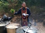 Отец Ромил освети курбана до лековития извор край Пещерско