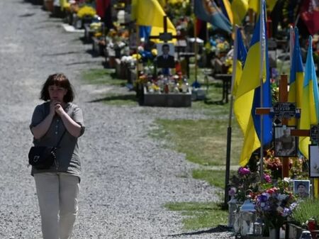 В украинските гробища вече няма свободни места