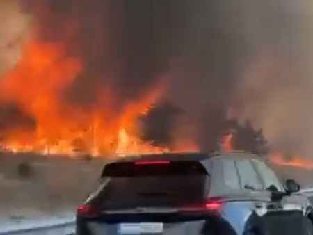 Извънредно! Пожарът край АМ „Тракия“ се разраства, затвориха аутобана и в двете посоки (ВИДЕО)