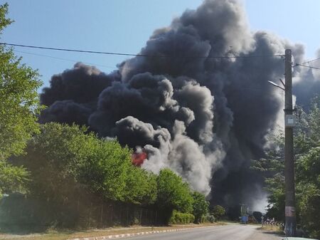 Огромният пожар в складовата база на Металпласт БГ в Средец