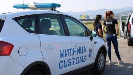Мъж и жена опитаха да минат през България за Унгария, но нервното им поведение ги издаде за нещо много голямо (СНИМКИ)