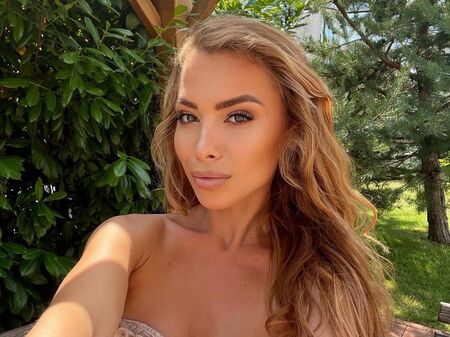 Фолкаджийка смени името си, стана адвокат