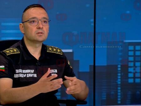 Шефът на пожарникарите в България хвали колегите си след ада в Средец, отровата влизала в телата им