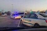 Извънредно: Шофьор на кола, натъпкана с мигранти, опита да прегази граничар при гонка
