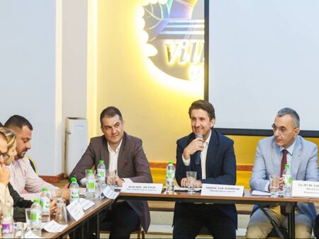 Работата с местните власти за свързаност и чистота на курортите са приоритет за Министерство на туризма
