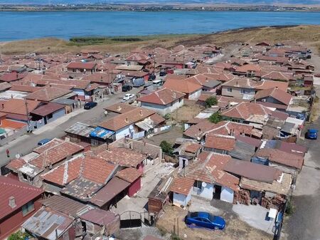 Гетото в бургаския кв. "Горно Езерово" започна да се превръща в джунгла