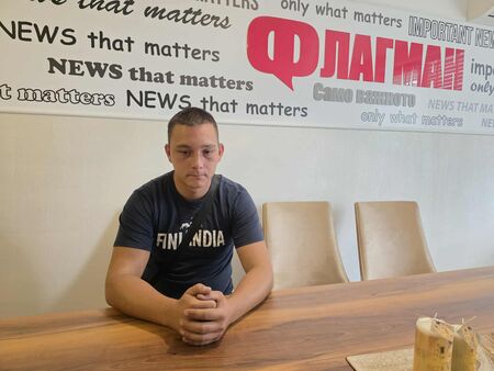 Той е едва на 25 г., но усети ударите на съдбата: Остана без дом след огнената стихия в Острица