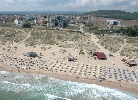 Морето върна двойно Северния плаж на Приморско