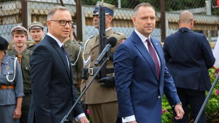 Новият президент на Полша Карол Навроцки встъпва в длъжност